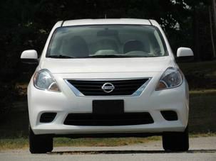 Nissan Versa 2012 photo 2