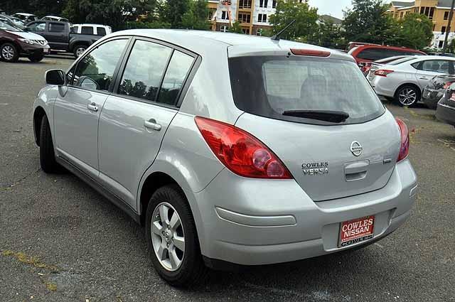 Nissan Versa 2012 photo 2