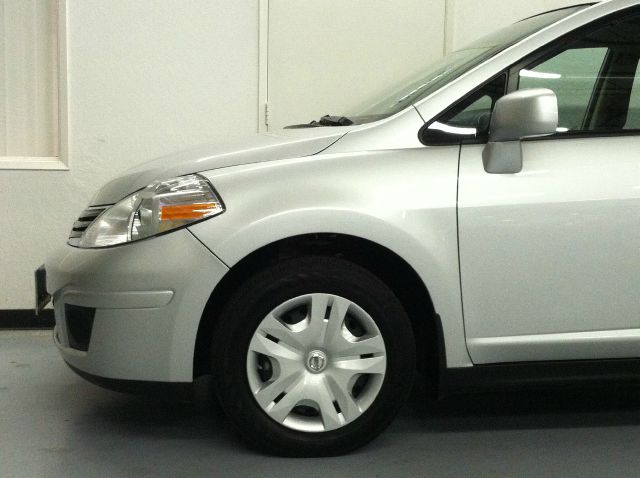 Nissan Versa 2012 photo 2