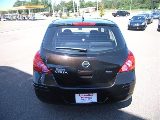 Nissan Versa 2012 photo 2