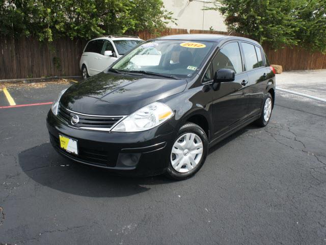 Nissan Versa 2012 photo 1