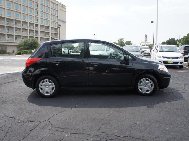 Nissan Versa 2012 photo 3