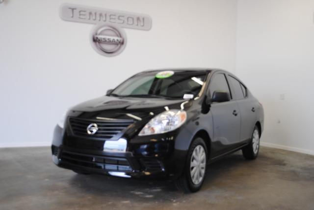 Nissan Versa 2012 photo 2