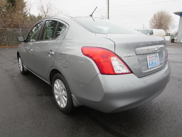 Nissan Versa 2012 photo 2