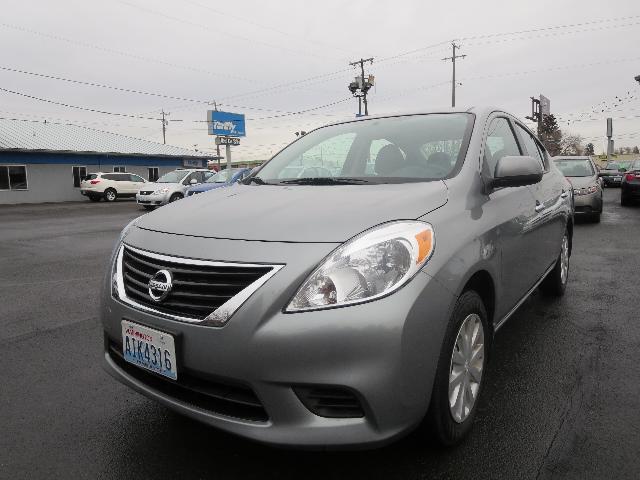 Nissan Versa 2012 photo 3