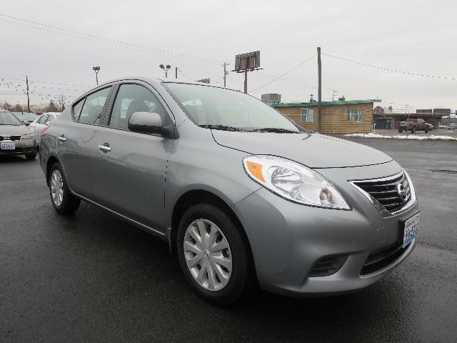 Nissan Versa 2012 photo 4