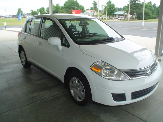 Nissan Versa 2012 photo 2