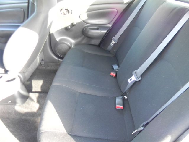 Nissan Versa 2012 photo 2