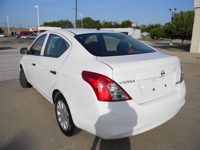 Nissan Versa 2012 photo 4