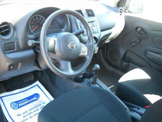 Nissan Versa 2012 photo 2