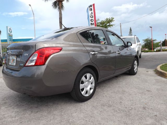 Nissan Versa 2012 photo 1