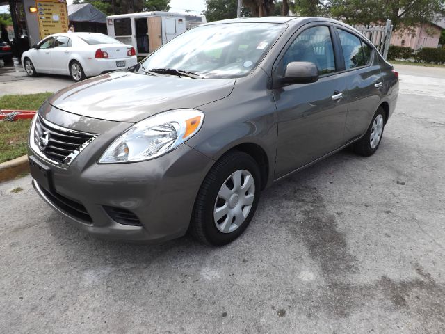 Nissan Versa 2012 photo 2