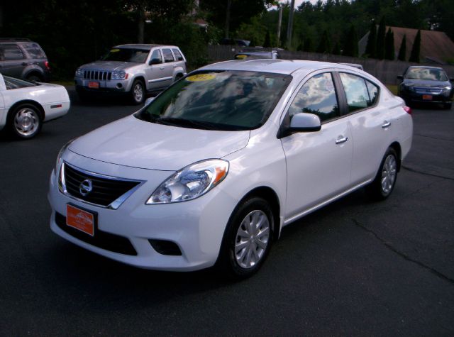 Nissan Versa 2012 photo 2