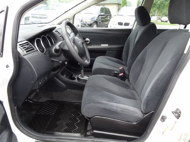 Nissan Versa 2012 photo 1