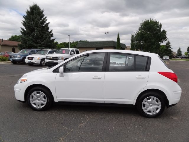 Nissan Versa 2012 photo 2