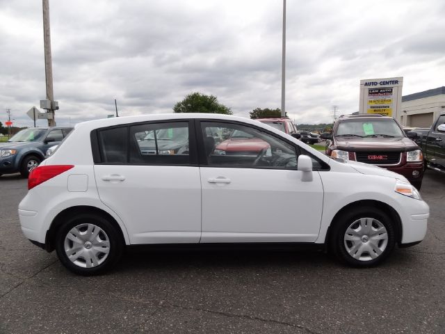 Nissan Versa 2012 photo 3