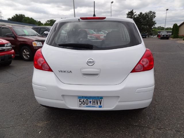 Nissan Versa 2012 photo 4