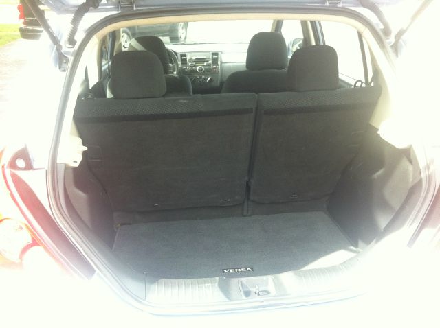 Nissan Versa 2012 photo 3