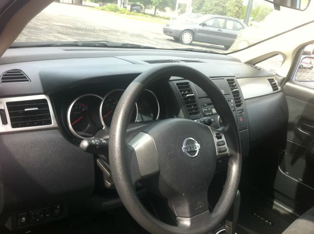 Nissan Versa 2012 photo 5