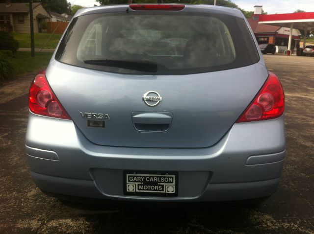 Nissan Versa 2012 photo 6