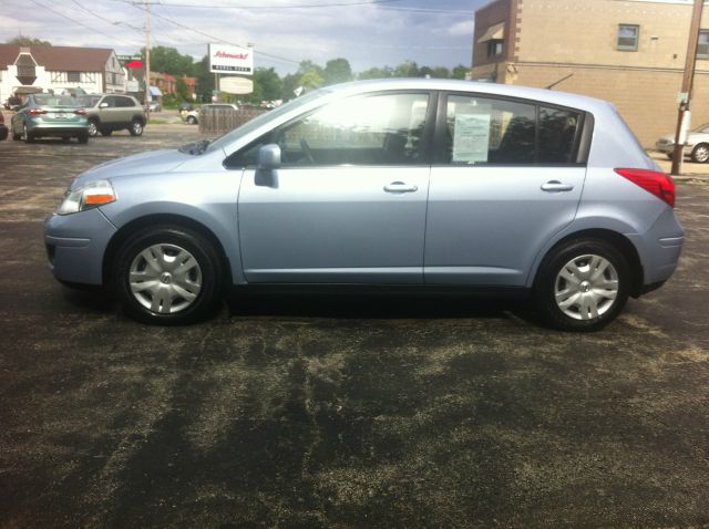 Nissan Versa 2012 photo 8