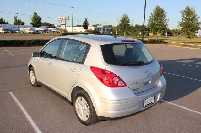 Nissan Versa 2012 photo 2