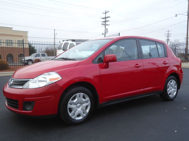 Nissan Versa 2012 photo 2