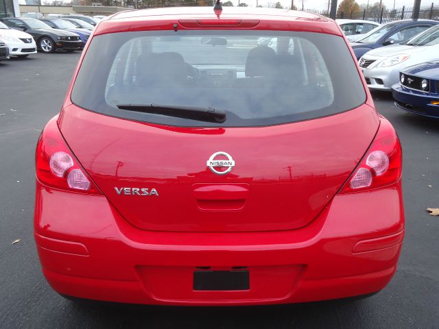 Nissan Versa 2012 photo 4