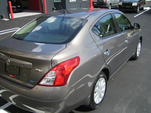 Nissan Versa 2012 photo 2