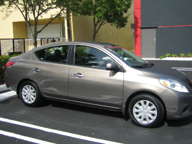 Nissan Versa 2012 photo 3