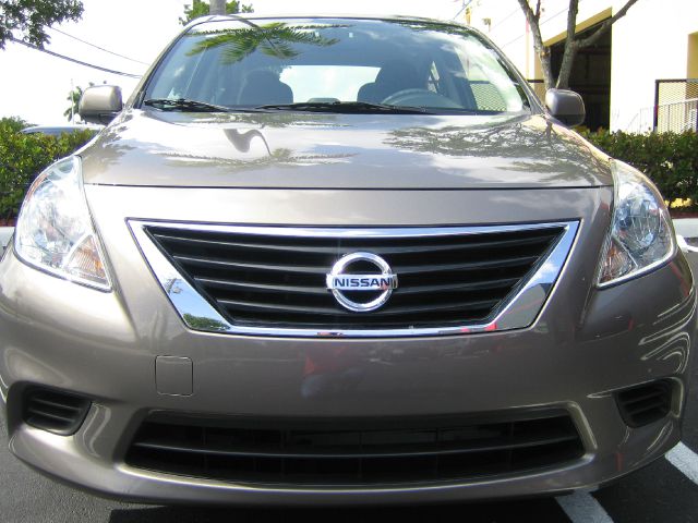 Nissan Versa 2012 photo 4