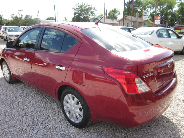 Nissan Versa Unknown Sedan