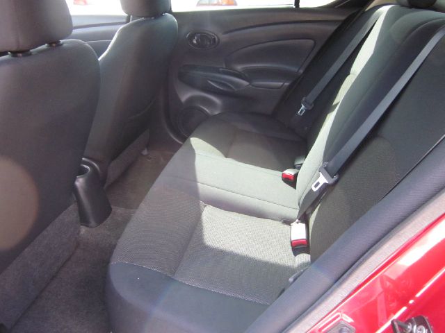 Nissan Versa 2012 photo 2