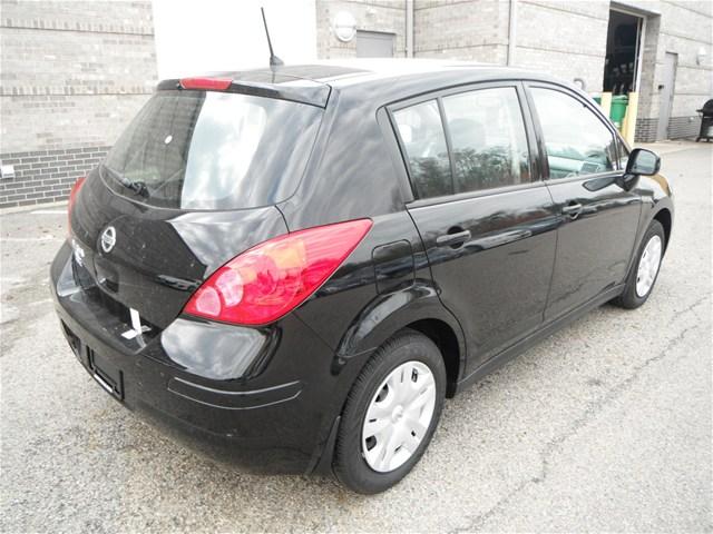 Nissan Versa 2012 photo 2