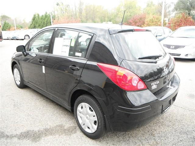 Nissan Versa 2012 photo 4