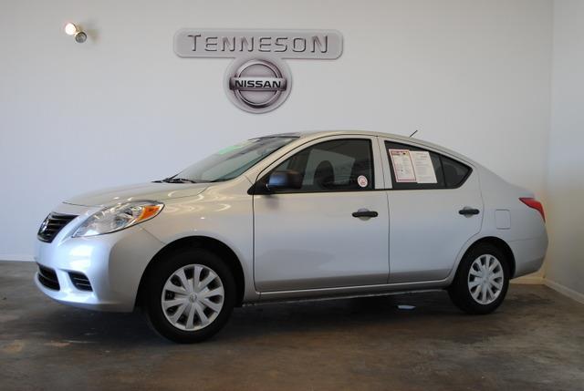 Nissan Versa 2012 photo 1