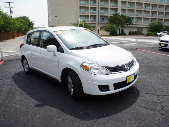 Nissan Versa 2012 photo 1