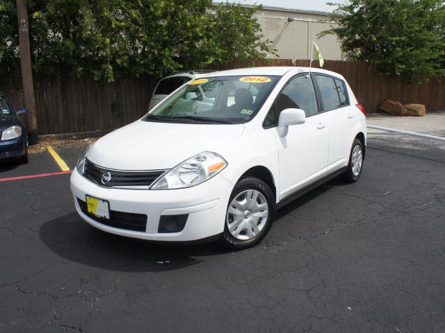 Nissan Versa 2012 photo 2