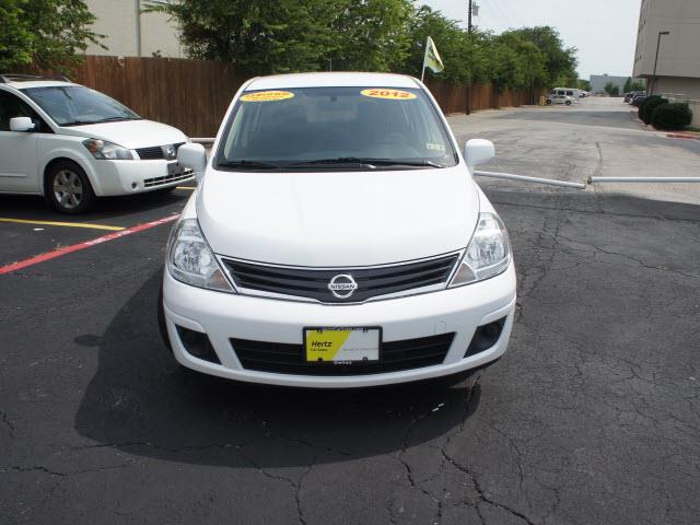 Nissan Versa 2012 photo 4