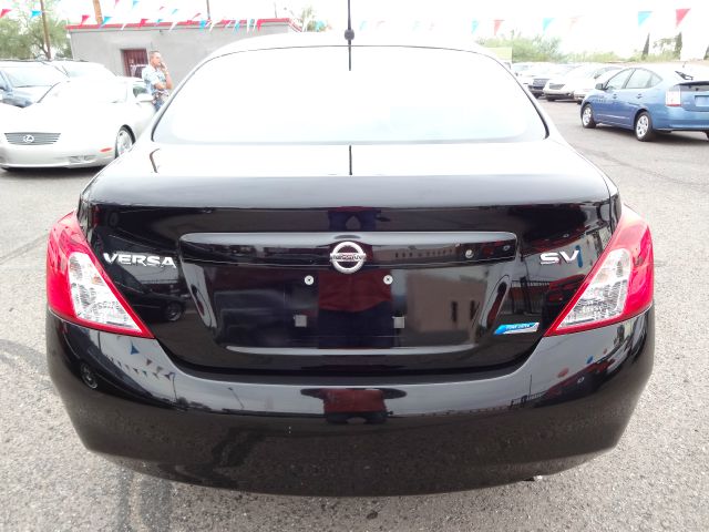 Nissan Versa Track Edition 3.8 Sedan