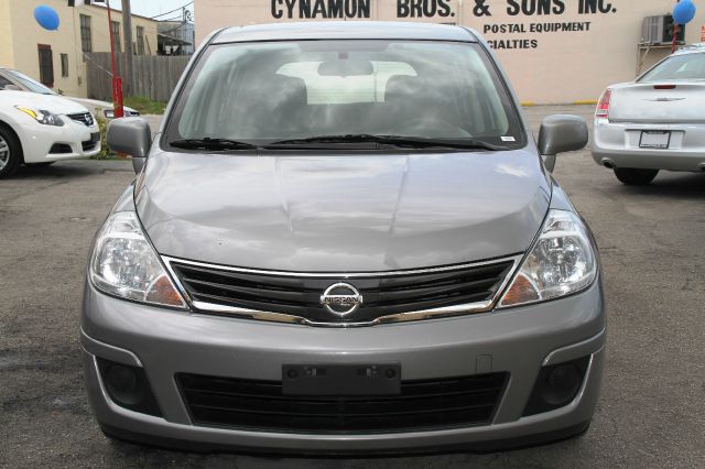 Nissan Versa Carrera C4S Hatchback