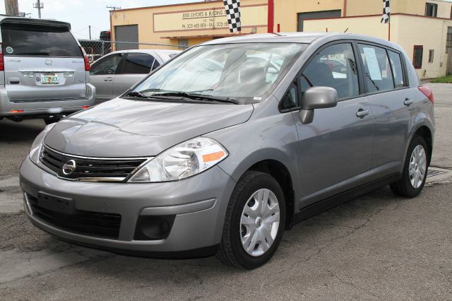 Nissan Versa 2012 photo 3