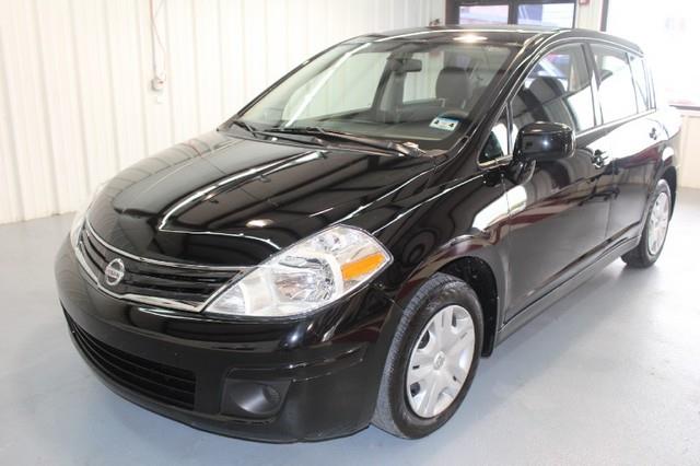 Nissan Versa 2012 photo 2