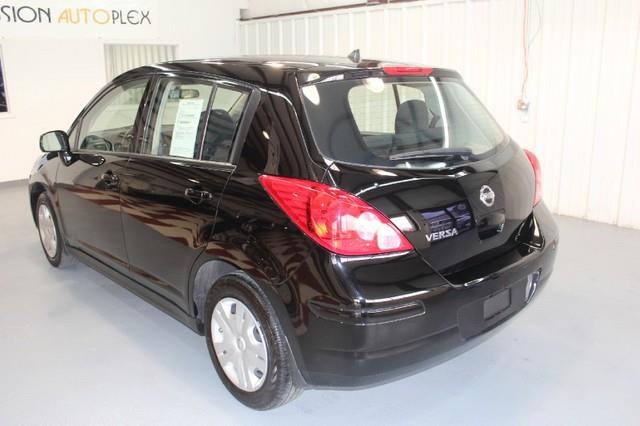 Nissan Versa 2012 photo 4