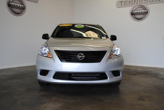 Nissan Versa 2013 photo 1