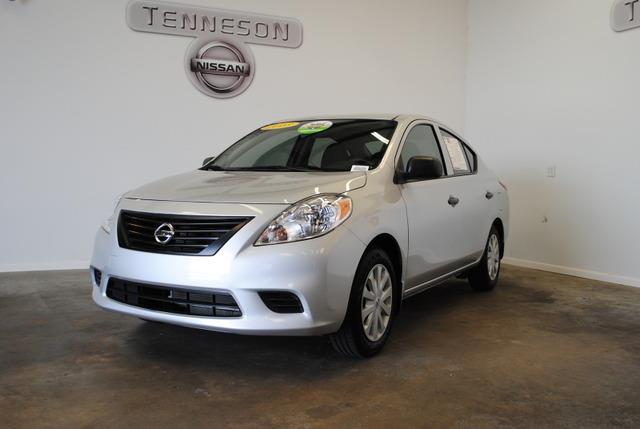 Nissan Versa 2013 photo 2