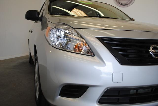 Nissan Versa 2013 photo 4