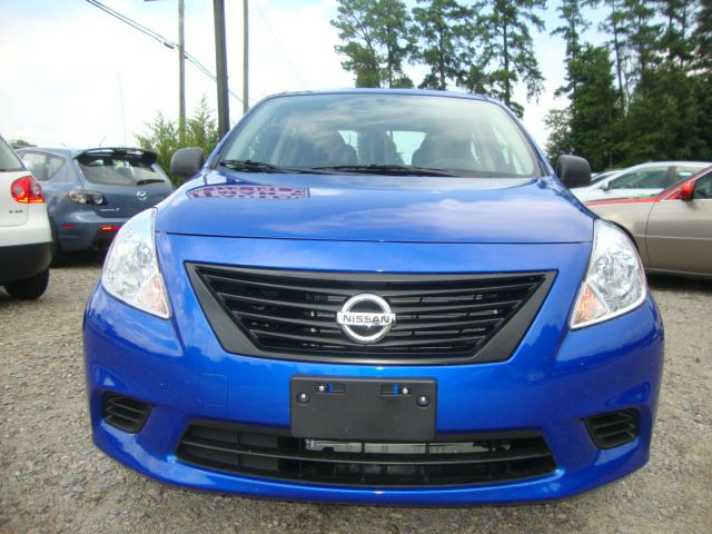 Nissan Versa 2013 photo 1