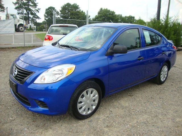 Nissan Versa 2013 photo 3