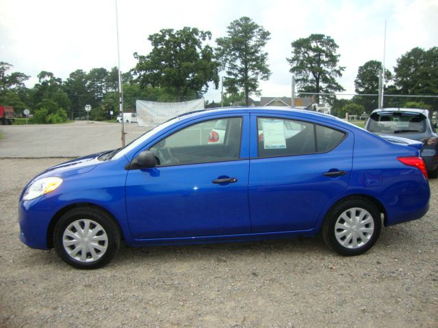 Nissan Versa 2013 photo 4